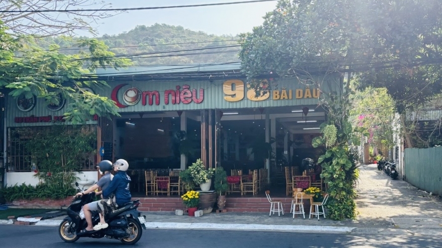 Nóng 24h: Chủ quán cơm niêu ở TP.HCM thừa nhận vác xẻng đuổi đánh khách ngày Tết